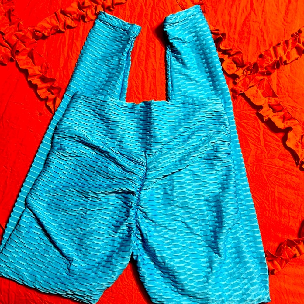 NWOT Blue Scrunch butt leggings